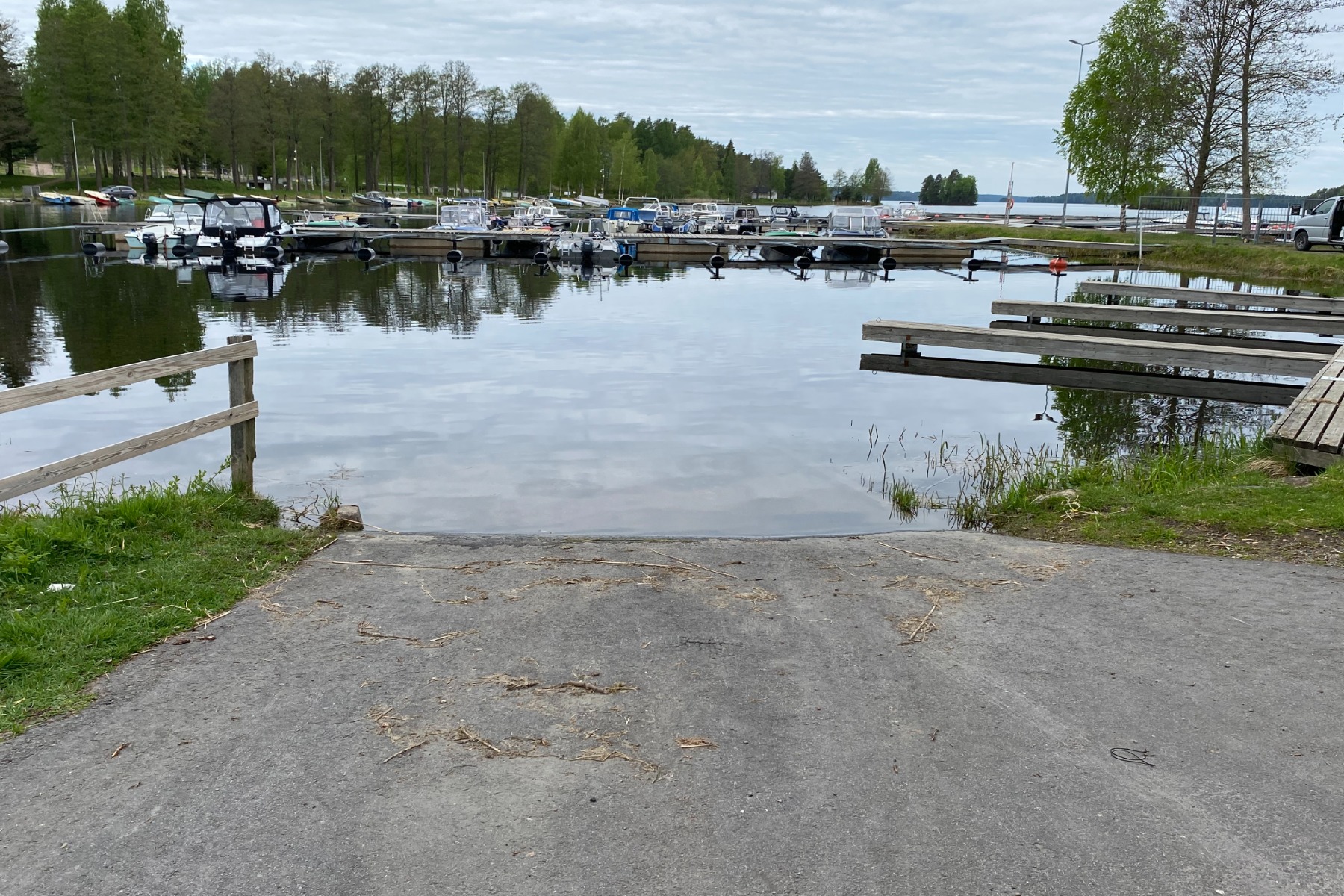 Kuvassa Pappilanrannan veneenlaskupaikka.